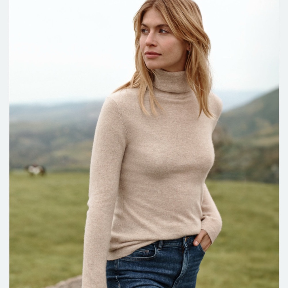 Garnet Hill Essential Cashmere Turtleneck Sweater
Quiet Luxury Staple 🤍